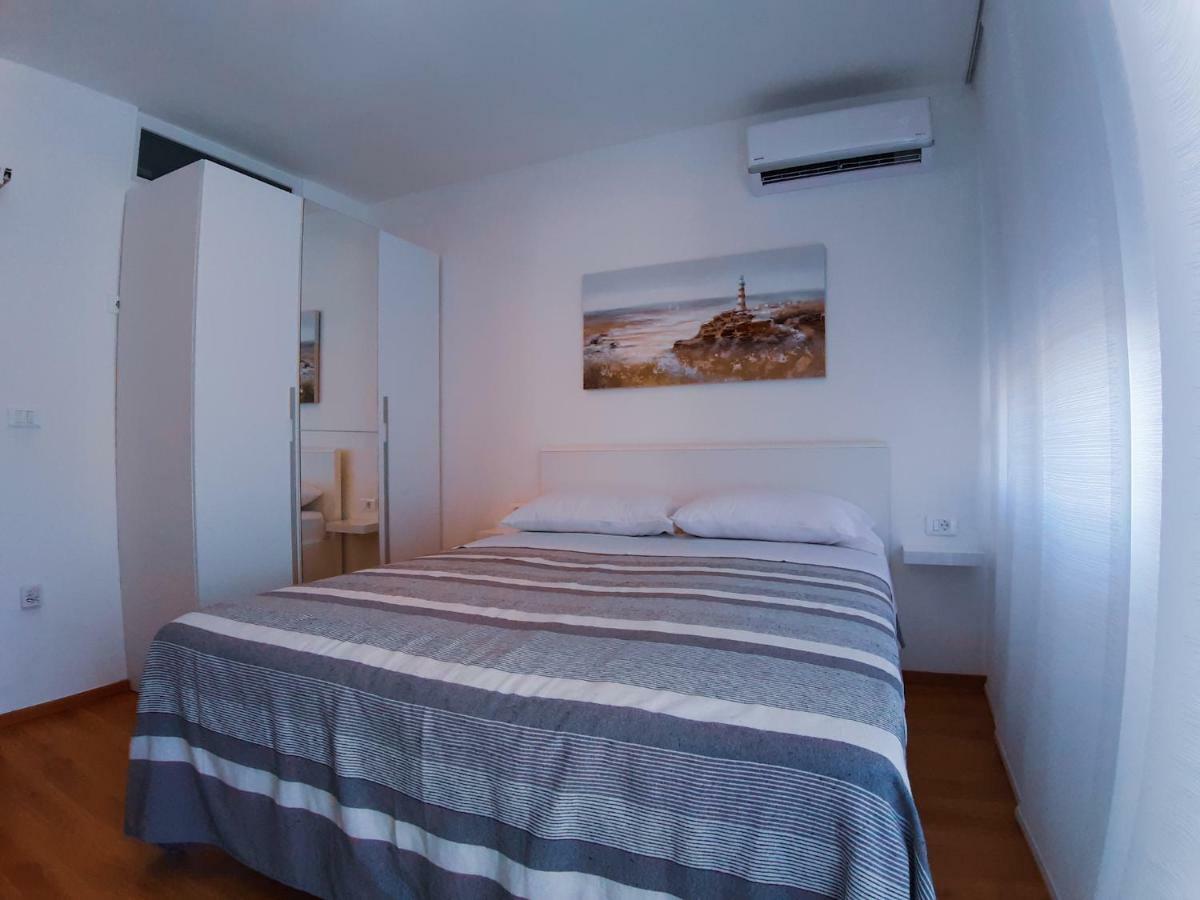 City Center Studio 4 Two Пула Екстериор снимка